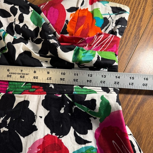 B. Smart Multicolor Floral Dress. Size 10 - Picture 13 of 14